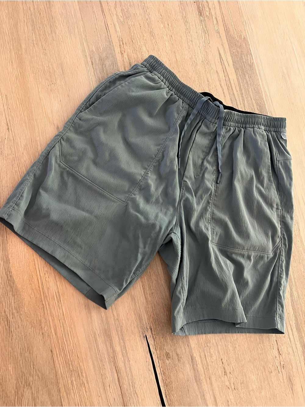 Lululemon Bowline Athletic Shorts Drawstring 8" Inseam Size Large